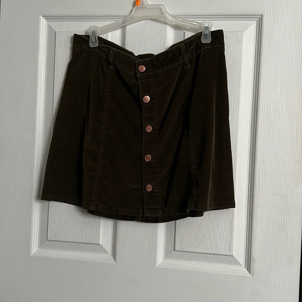 Green button mini skirt